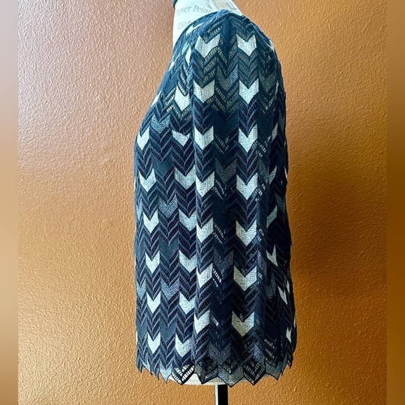 Escada Unique Needlework Cut-Out Top With Silk Cami Size 34 (Small) New! - Picture 2 of 12